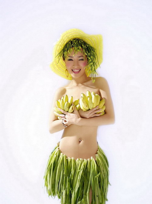组图：Sara水果写真清新翠绿蔬菜装性感半裸