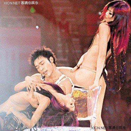 众明星被人摸胸大全