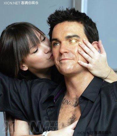 众明星被人摸胸大全