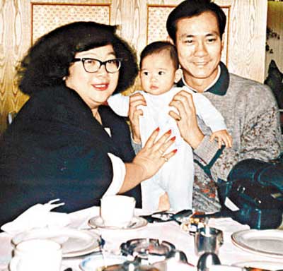 肥肥与郑少秋因拍戏结缘,他们在1985年1月5日结婚.